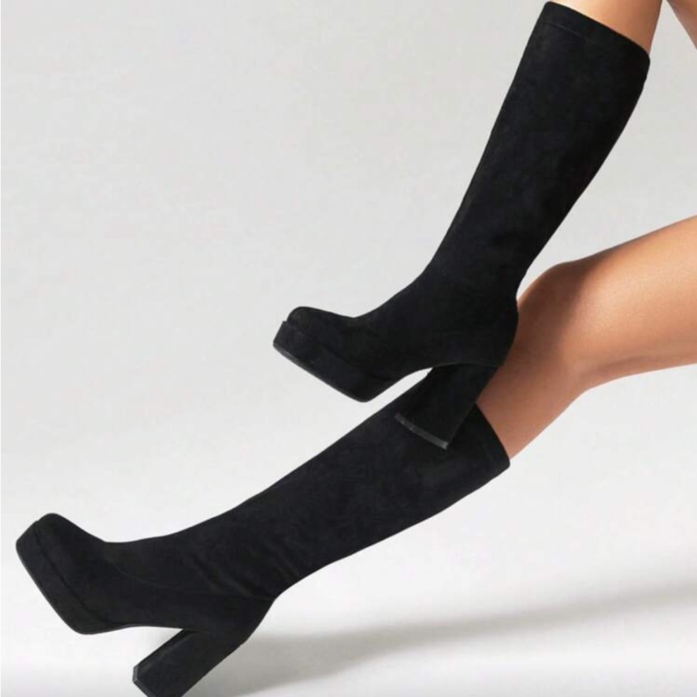 Elegant Black Knee-High Women's Boots